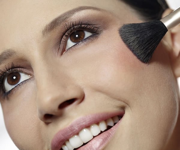 Этот нежный макияж невесты в натуральных тонах придаст вашему лицу свежесть и молодость, а глазам - выразительность. 07