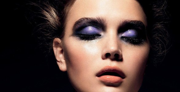 Также при подборе Новогоднего образа, следует уделить особое внимание тому, каким будет макияж. 01