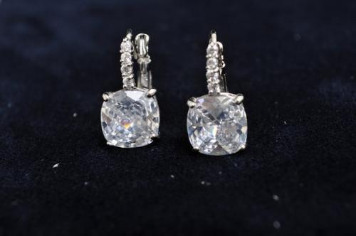 Советы по выбору сережек для невесты. 04