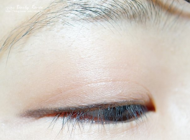 Добавлены свотчи базы под тени Etude House Proof 10 Eye Primer. 06