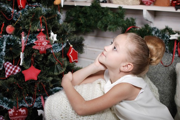 Недавно снимала замечательную девочку Вику. Я до сих пор в восторге от ее глаз, они такие красивые. 01