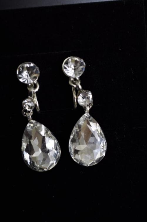 Советы по выбору сережек для невесты. 03