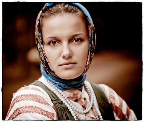 Раньше женщины подчёркивали свой возраст, свой статус. 03