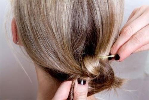 Лишь в том случае, если вы обладательница длинных волос - вам очень повезло: вы можете позволить себе сделать практически любую прическу! 05