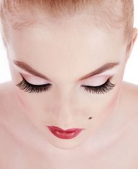 В чем разница между жидкой подводкой и фломастером. В чем разница между жидкой подводкой и фломастером.