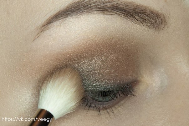 Как сделать макияж глаз за пять минут! 07