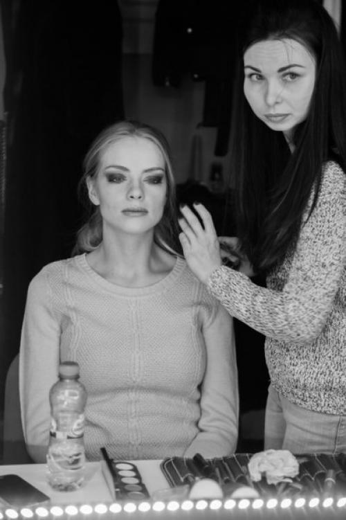 Сенсация!  В нашем салоне красоты появилась возможность обрести знания по визажу! 04