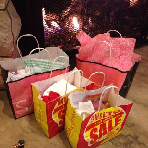 A M E R I C A N C H R I S T M A S? 07