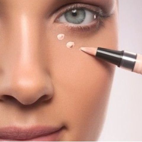 Осветляющий корректор Mary KAY.