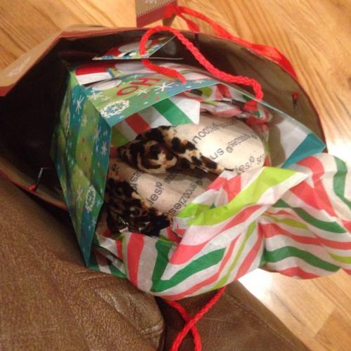 A M E R I C A N C H R I S T M A S? 04