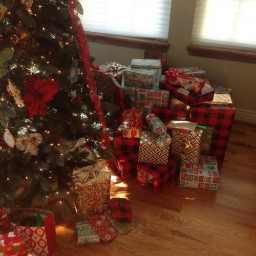 A M E R I C A N C H R I S T M A S? 03