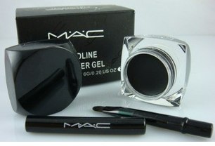 В наличии.  Особые случаи требуют особенного макияжа глаз: с этим вам поможет справиться гелевая подводка MAC. 01