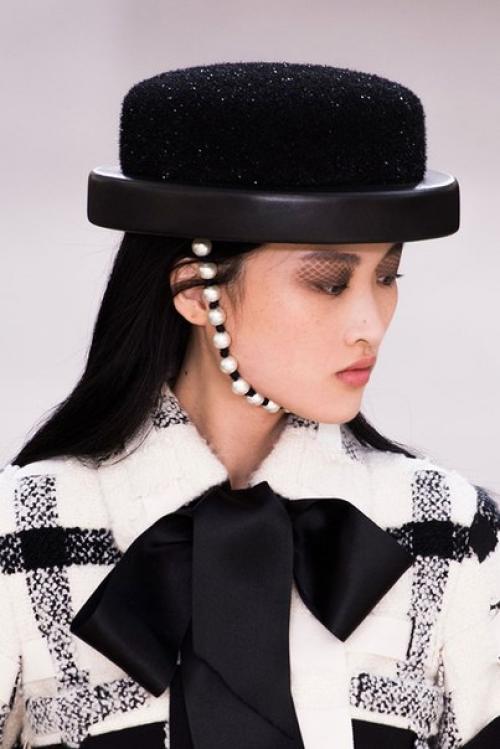 Дымчатыми Глазами сейчас сложно удивить. 03