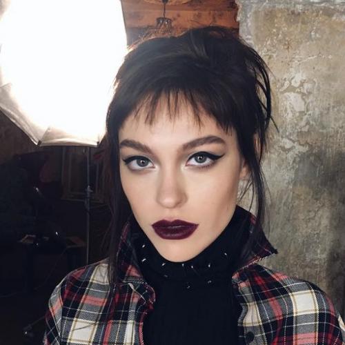 Темная помада для брюнеток. 01 Темная помада для брюнеток. 01