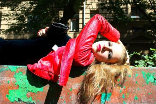 Дорогие девушки!  Поздравляю вас всех с международным женским днём. 03