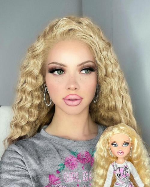 Очень трогательно.  Куклы Bratz в исполнении @Delia. 05