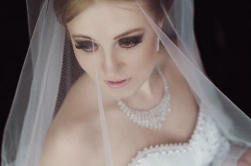 Свадебная прическа и макияж, для очень красивой и эффектной невесты Елены! 01