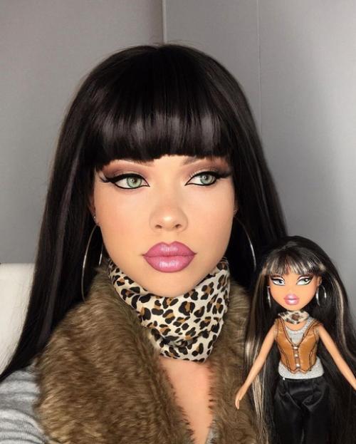 Очень трогательно.  Куклы Bratz в исполнении @Delia. 04