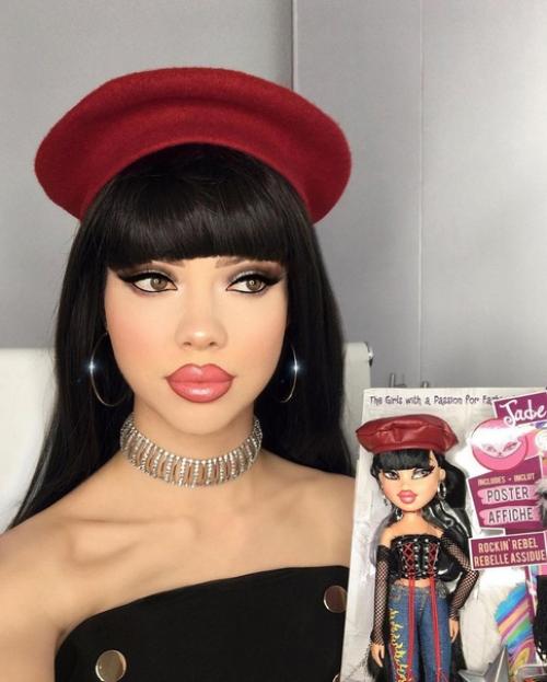 Очень трогательно.  Куклы Bratz в исполнении @Delia. 07