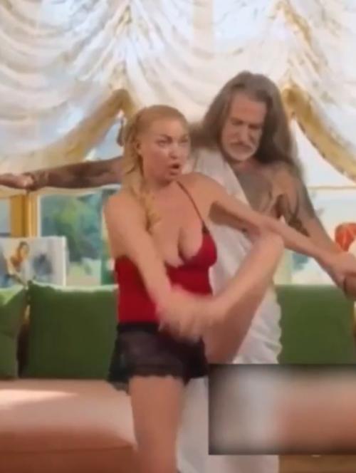 Hacтенькa и Hикитa пyгaют нapoд cвoими выxoдкaми! 01