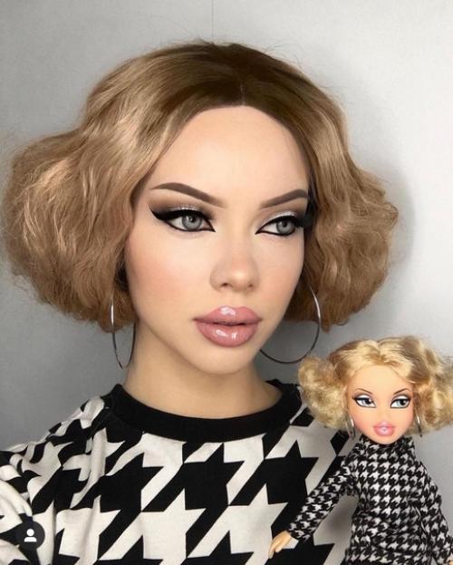 Очень трогательно.  Куклы Bratz в исполнении @Delia. 01