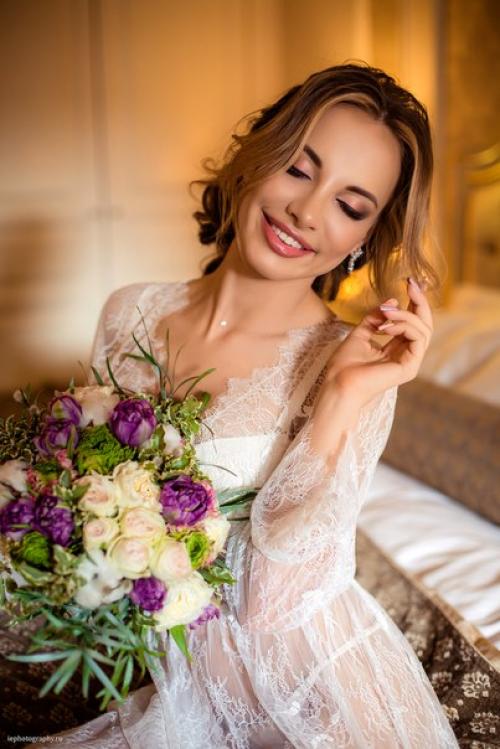 Один из самых волнительных моментов в день свадьбы - это утро невесты. 01