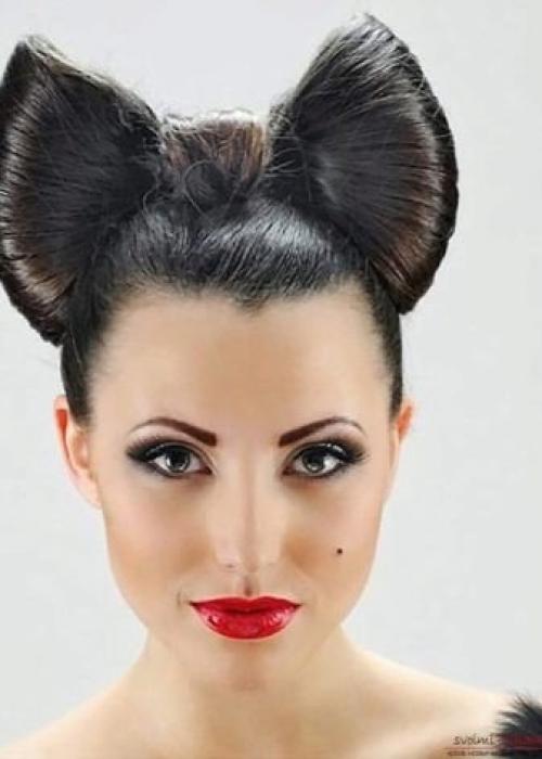 В последнее время на ступенях модного пьедестала довольно часто встречается укладка в виде банта из волос. 01