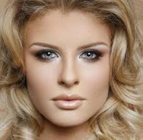 На свадьбу.  Свадебный макияж подбирается исходя из внешних данных невесты: цвета волос, глаз, типа и особенностей кожи. 01