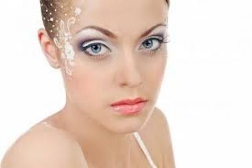 На свадьбу.  Свадебный макияж подбирается исходя из внешних данных невесты: цвета волос, глаз, типа и особенностей кожи. 04