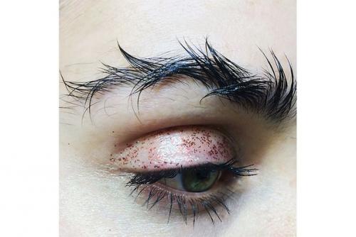 Акцент на брови - главный тренд макияжа из инстаграма. 01