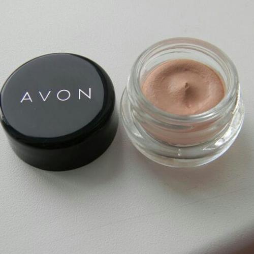 Оказывается, многие девочки не знают, что для стойкости макияжа глаз можно и нужно использовать базу для теней? 01