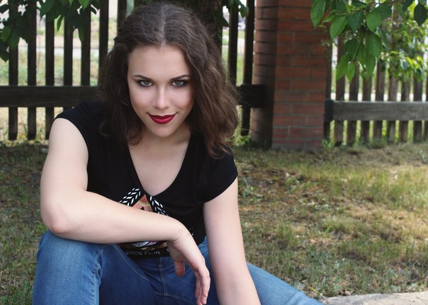 Тендеции летнего макияжа: яркие губы и выразительные глаза! Красьтесь и будьте красивыми девочки: *. 02