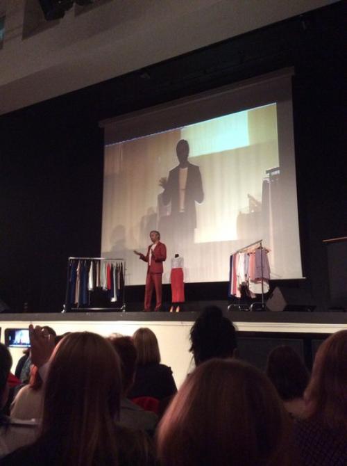 На выходных случилось еще одно из ряда вон выходящее событие: восемнадцатого июня была на мастер-классе самого Александра Рогова! 03