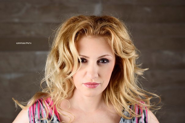  - Алло.  Вы профессиональный фотограф? 02