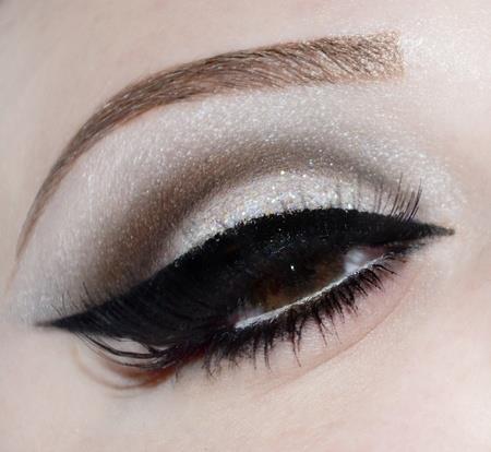 Техника яркого макияжа глаз: 01