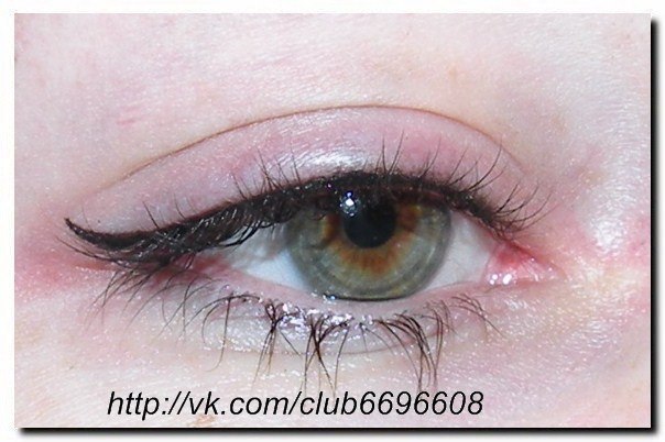 Глаза.  Область глаз - единственное место, где при нанесении контурного макияжа используется черный цвет. 03