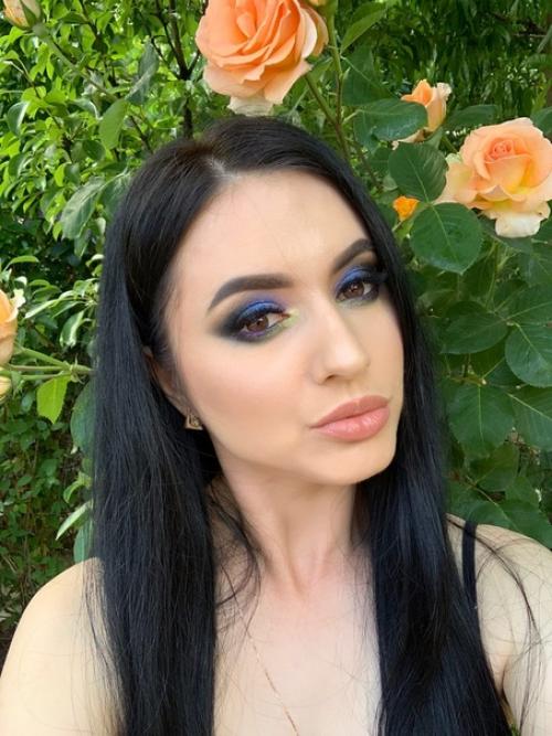 Оцените пожалуйста. Люблю экспериментировать с яркими цветами. 01