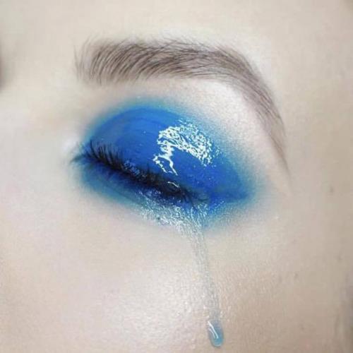 Больше драмы: фейковые слезы в Instagram. 01 Больше драмы: фейковые слезы в Instagram. 01