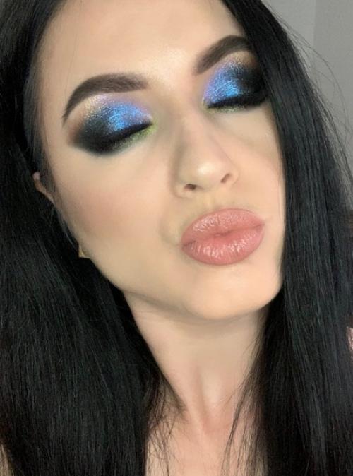 Оцените пожалуйста. Люблю экспериментировать с яркими цветами. 02