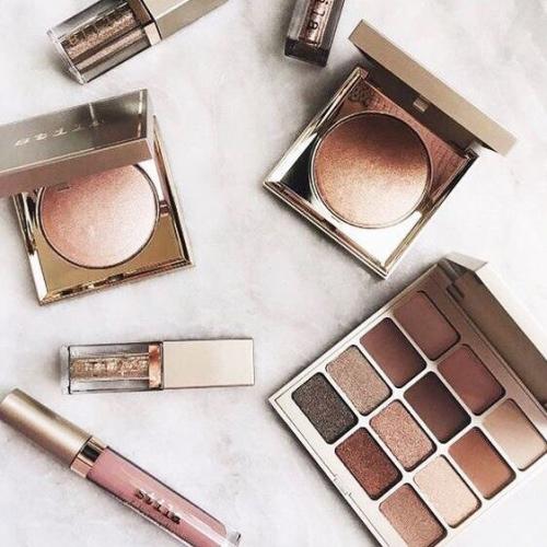 Средства, которые должны быть в любой базовой косметичке? 01 Средства, которые должны быть в любой базовой косметичке? 01