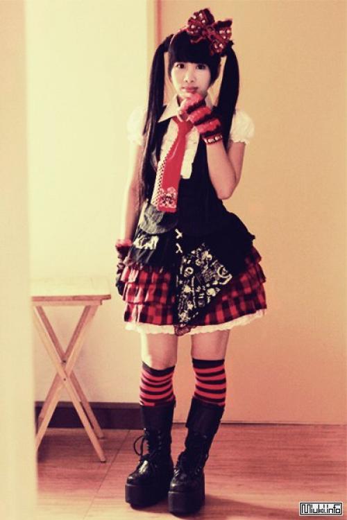 Готическая Лолита, иногда сокращается до Gothloli (яп. 04