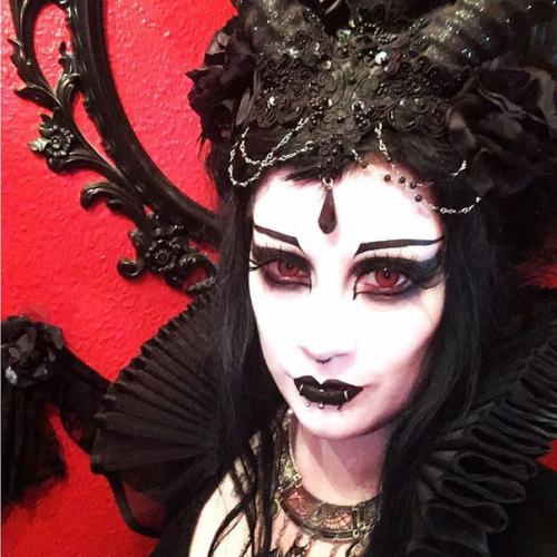 Хэллоуин - это отличная возможность позволить себе то, что в обычной жизни очень хочется, но нельзя. 01 Хэллоуин - это отличная возможность позволить себе то, что в обычной жизни очень хочется, но нельзя. 01