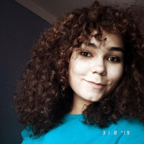 Всем привет!  Не могу определиться как лучше, 1 с моими натуральными кудрями с более светлым тоном или. 04