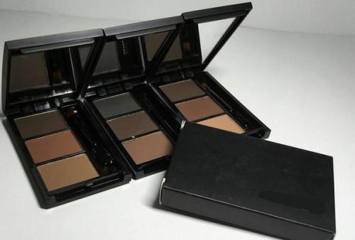 Тени принято считать составом, без которого макияж не может считаться законченным, его наносит каждая прекрасная леди. 02