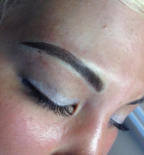 Дорогие девушки, веду запись на микроблейдинг бровей! 01