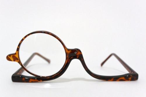 Торжественное мероприятие предполагает Особенную прическу, и макияж. 01