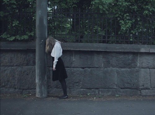 Пять.  - Мне страшно, - шепчу я, когда я и Лондон входим в ворота нашей новой школы. 01