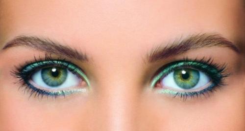 Роскошный. Сногсшибательный макияж для невесты с зелеными глазами обеспечит уверенность прекрасным девушкам. 03