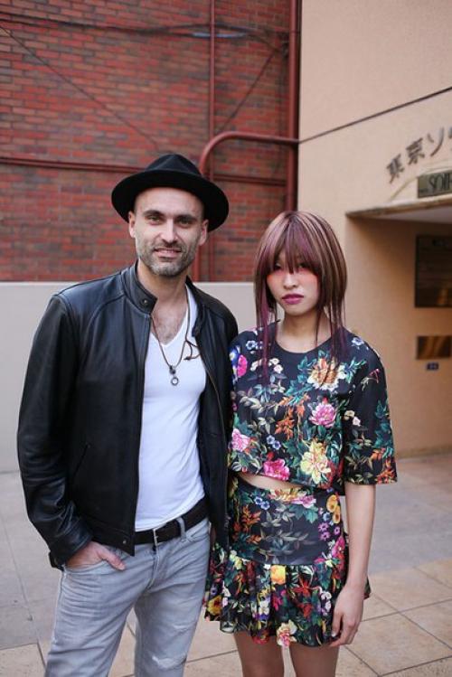 Готика.  Девушки и парни, одевающиеся в готическом стиле, очень мрачные. 03