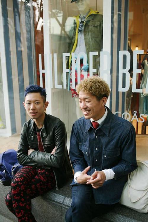 Готика.  Девушки и парни, одевающиеся в готическом стиле, очень мрачные. 02